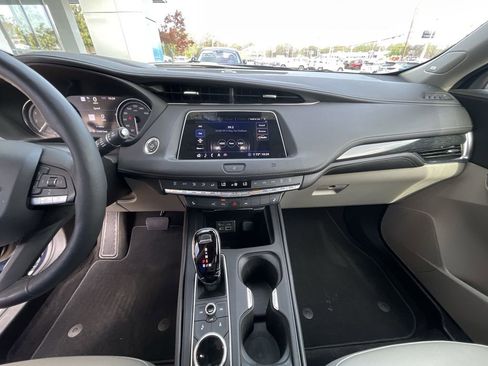 Used 2020 Cadillac XT4 Premium Luxury w/ Technology Package FWD image 35