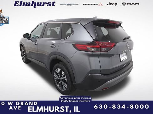 Used 2023 Nissan Rogue SV image 3