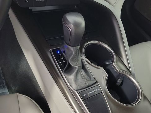 Used 2024 Toyota Camry SE image 30