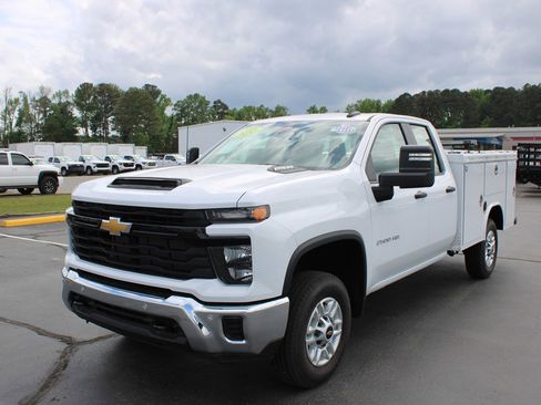 Used 2025 Chevrolet Silverado 2500 W/T w/ WT/CX Safety Package AWD/4WD image 2