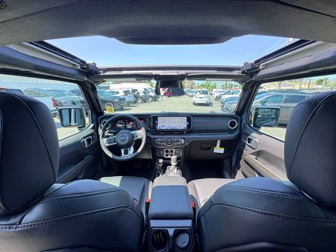 New 2026 Jeep Wrangler Unlimited Sahara AWD/4WD image 25