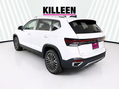 New 2026 Volkswagen Taos SE FWD image 5