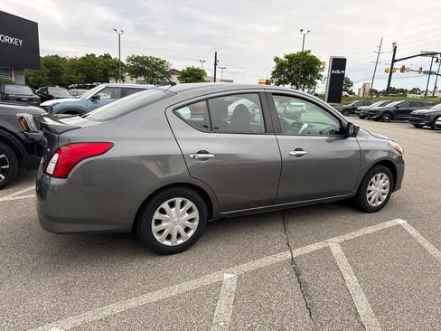 Used 2019 Nissan Versa SV FWD image 5
