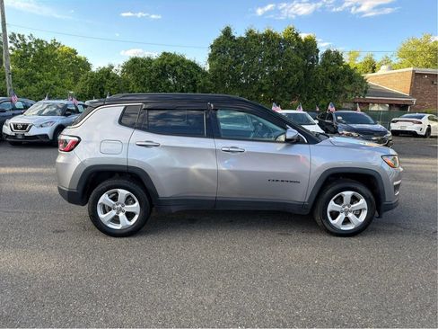 Used 2018 Jeep Compass Latitude w/ Popular Equipment Group AWD/4WD image 8