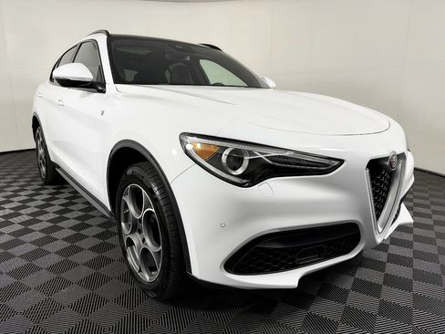 Used 2022 Alfa Romeo Stelvio Ti AWD/4WD image 5