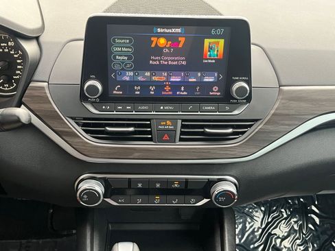 Used 2025 Nissan Altima 2.5 SV FWD image 17