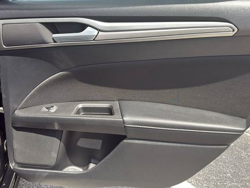 Used 2018 Ford Fusion SE FWD image 19