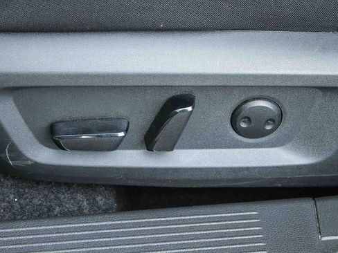 Used 2025 Nissan Rogue SV FWD image 27