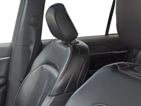 Used 2025 Jeep Grand Cherokee Limited RWD image 13