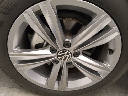 Used 2024 Volkswagen Jetta SE w/ Panoramic Sunroof Package image 31