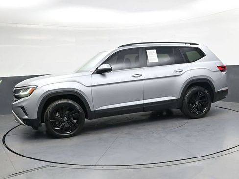 Used 2022 Volkswagen Atlas SE w/ Black Wheel Package AWD/4WD image 9