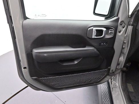 Used 2022 Jeep Gladiator Overland w/ Popular Equipment Package AWD/4WD image 9