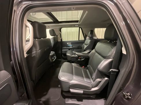 Used 2025 Ford Expedition Max Platinum w/ Driver's Package AWD/4WD image 11