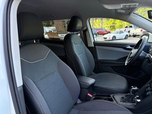 Used 2023 Volkswagen Taos SE image 31