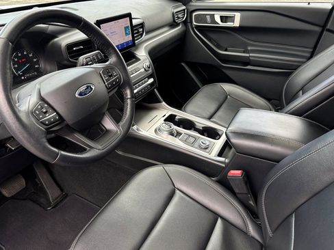 Used 2020 Ford Explorer XLT w/ Equipment Group 202A AWD/4WD image 9