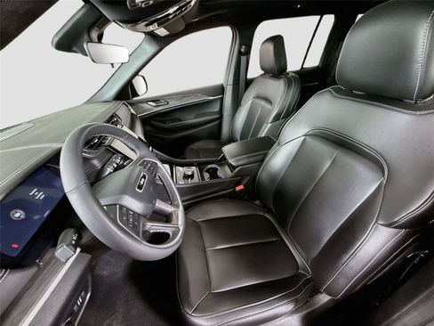 Used 2025 Jeep Grand Cherokee Limited w/ Black Appearance Package AWD/4WD image 11