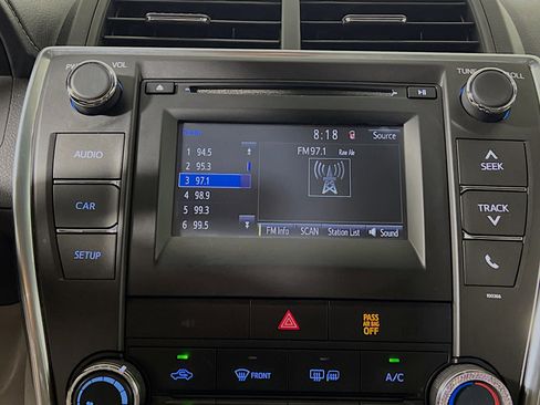 Used 2015 Toyota Camry LE image 27