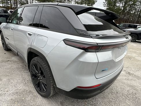 Used 2024 Jeep Wagoneer Launch Edition image 10