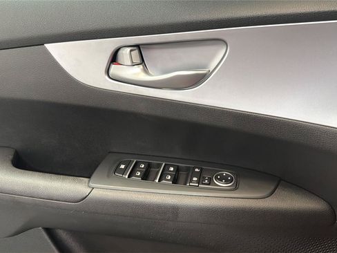 Used 2022 Kia Forte LXS FWD image 23