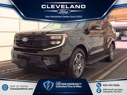 Used 2025 Ford Expedition Active AWD/4WD image 1