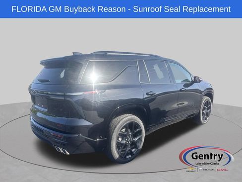 Used 2025 Chevrolet Traverse RS FWD image 4