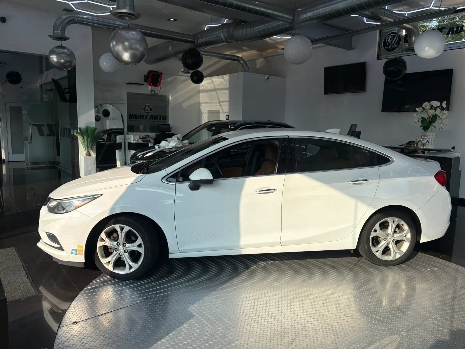 Used 2017 Chevrolet Cruze Premier FWD image 7