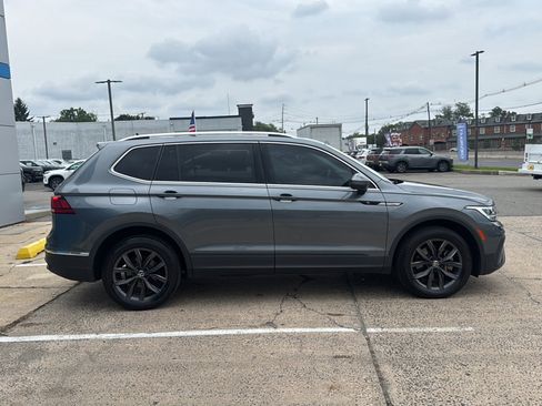 Used 2022 Volkswagen Tiguan SE AWD/4WD image 9