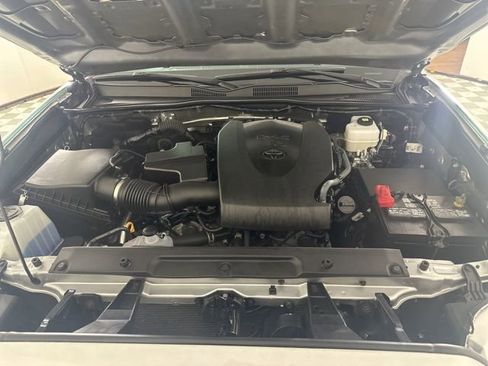 Used 2023 Toyota Tacoma TRD Off-Road image 8