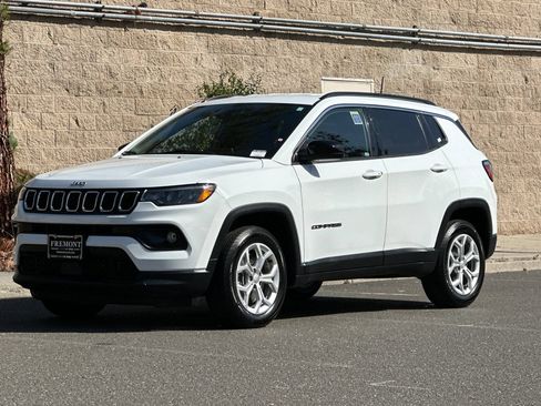 Used 2024 Jeep Compass Latitude AWD/4WD image 7
