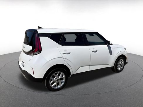Used 2025 Kia Soul LX w/ LX Technology Package FWD image 12