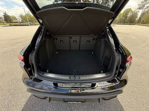 Certified 2026 Porsche Macan image 20