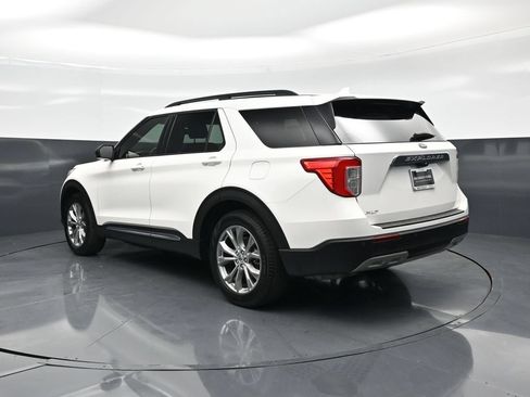 Certified 2021 Ford Explorer XLT w/ Equipment Group 202A RWD image 7