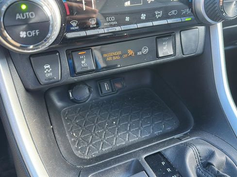 Used 2022 Toyota RAV4 XLE Premium AWD/4WD image 20