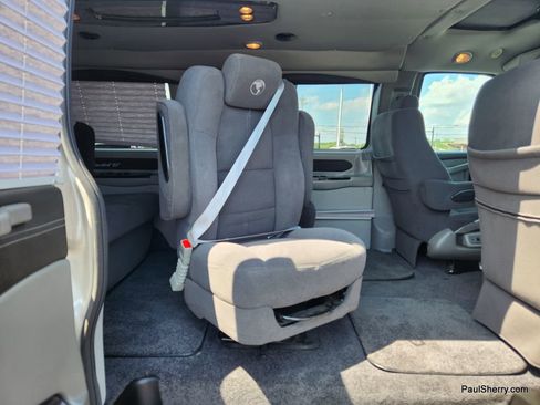 Used 2019 Chevrolet Express 2500 image 5