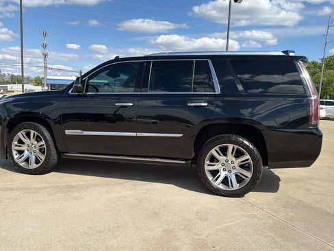 Used 2016 Cadillac Escalade Premium AWD/4WD image 10