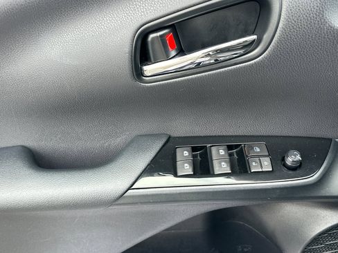 Used 2017 Toyota Prius Prime Premium image 11