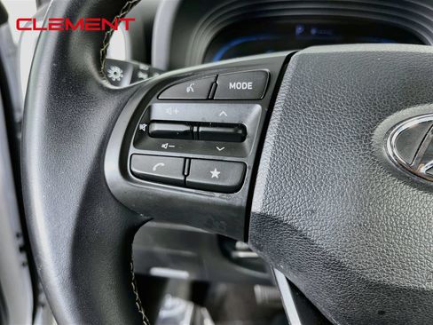 Used 2023 Hyundai Venue Limited FWD image 14