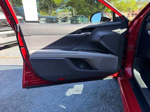 Used 2022 Toyota Camry SE image 12