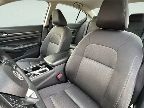 Used 2024 Nissan Altima 2.5 SV FWD image 13