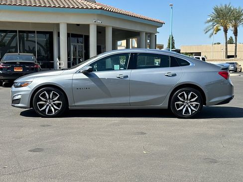 Used 2025 Chevrolet Malibu RS FWD image 2