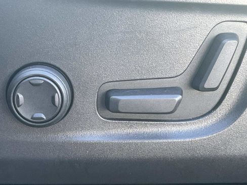 Used 2023 Volvo XC40 B5 Ultimate w/ Protection Package Premier image 18