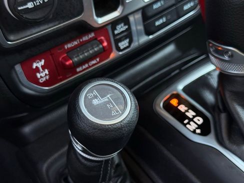 Used 2024 Jeep Wrangler Unlimited Rubicon AWD/4WD image 33