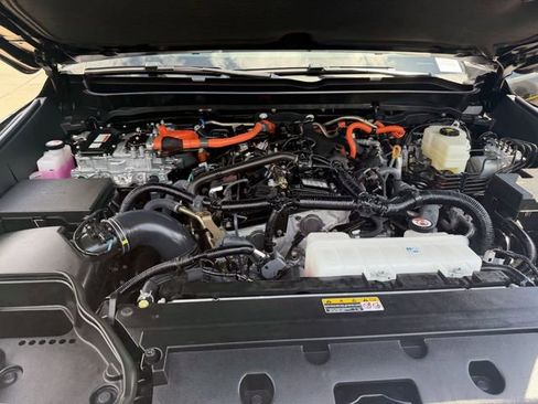 Certified 2025 Toyota Tacoma Limited AWD/4WD image 28