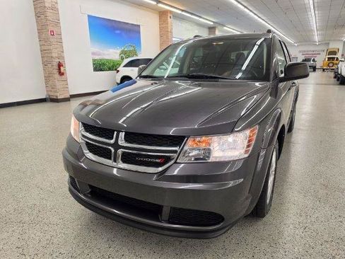 Used 2020 Dodge Journey SE FWD image 2