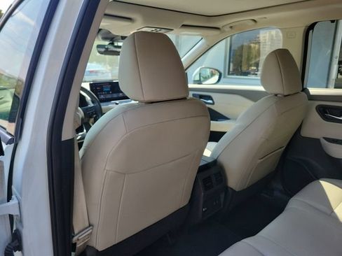 Certified 2024 Nissan Rogue SL w/ SL Premium Package FWD image 24