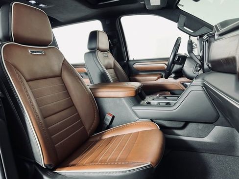 Used 2024 GMC Sierra 3500 Denali Ultimate image 17