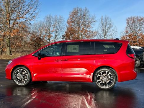 New 2026 Chrysler Pacifica Select FWD image 46
