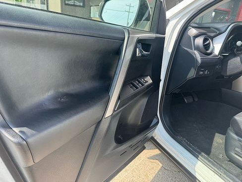 Used 2018 Toyota RAV4 XLE AWD/4WD image 15