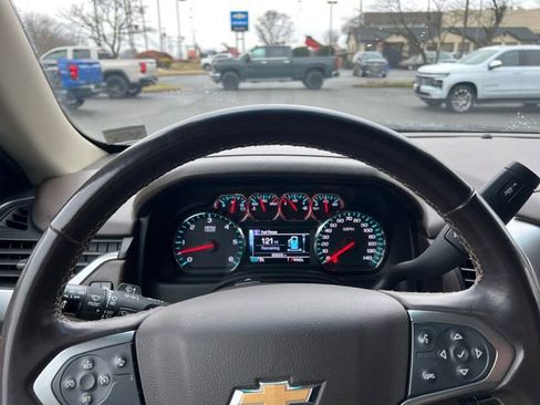 Used 2018 Chevrolet Suburban LT image 14