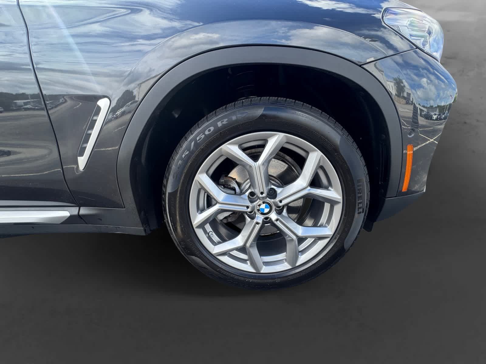 Used 2025 BMW X4 xDrive30i w/ Premium Package AWD/4WD image 9